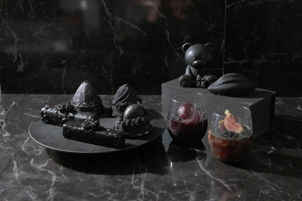 「漆黒のケーキ」新潟初上陸 黒薔薇のテリーヌや限定ベアが2/16〜2/19新潟伊勢丹に登場