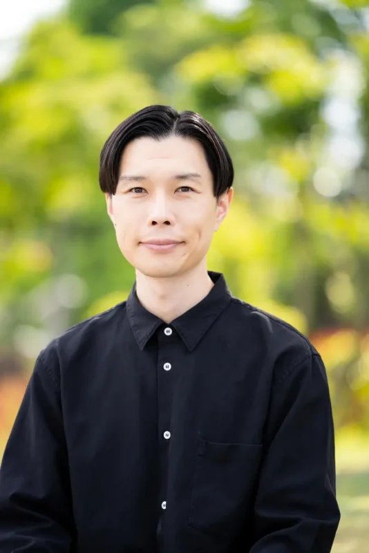 ハライチ・岩井勇気最新エッセイ集『この平坦な道を僕はまっすぐ歩けない』、2024年7月31日発売決定!